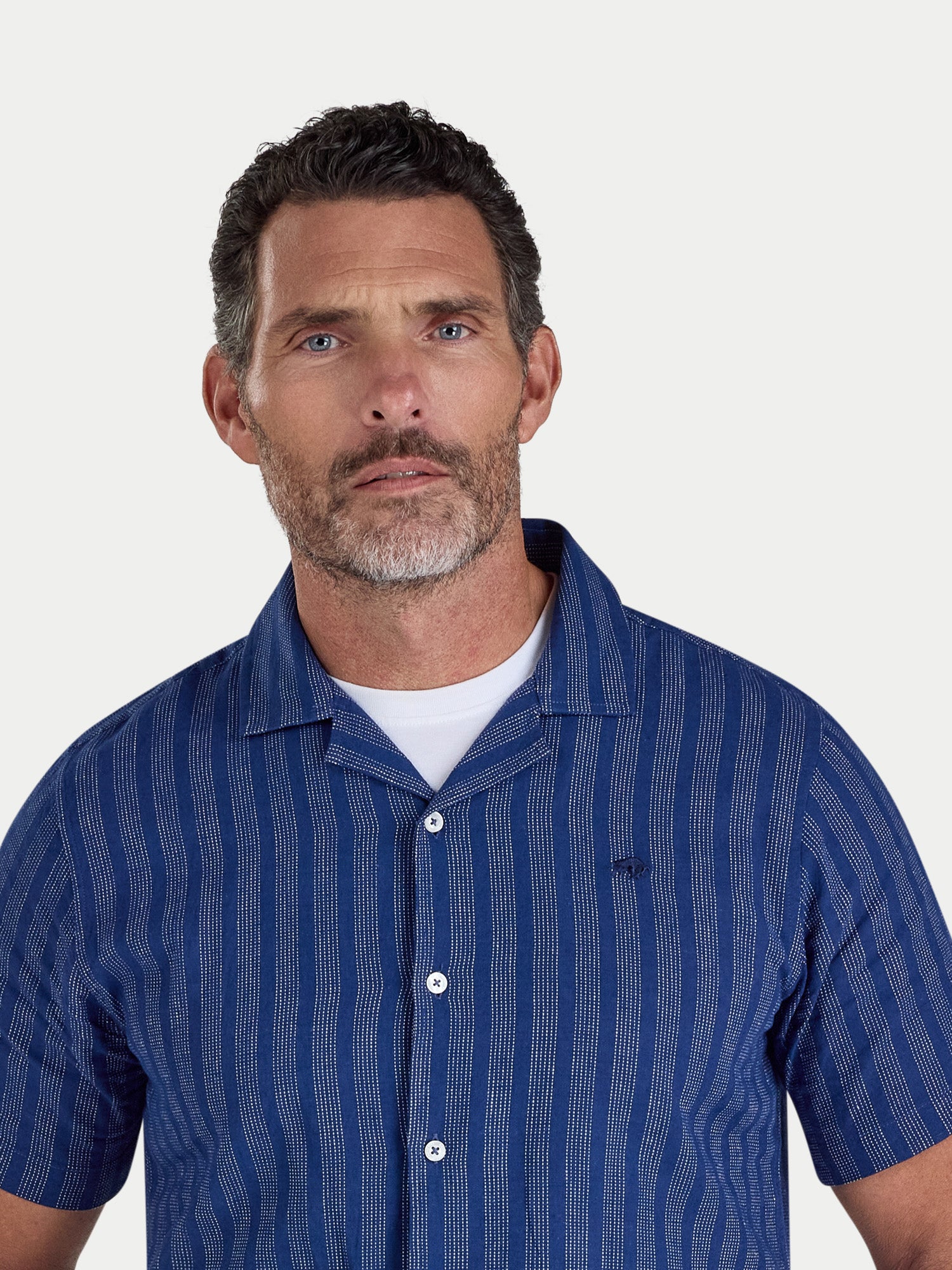 Man wearing Raging Bull Athens Stripe Linen Revere Short Sleeve Shirt in Navy, available in sizes S-6XL.