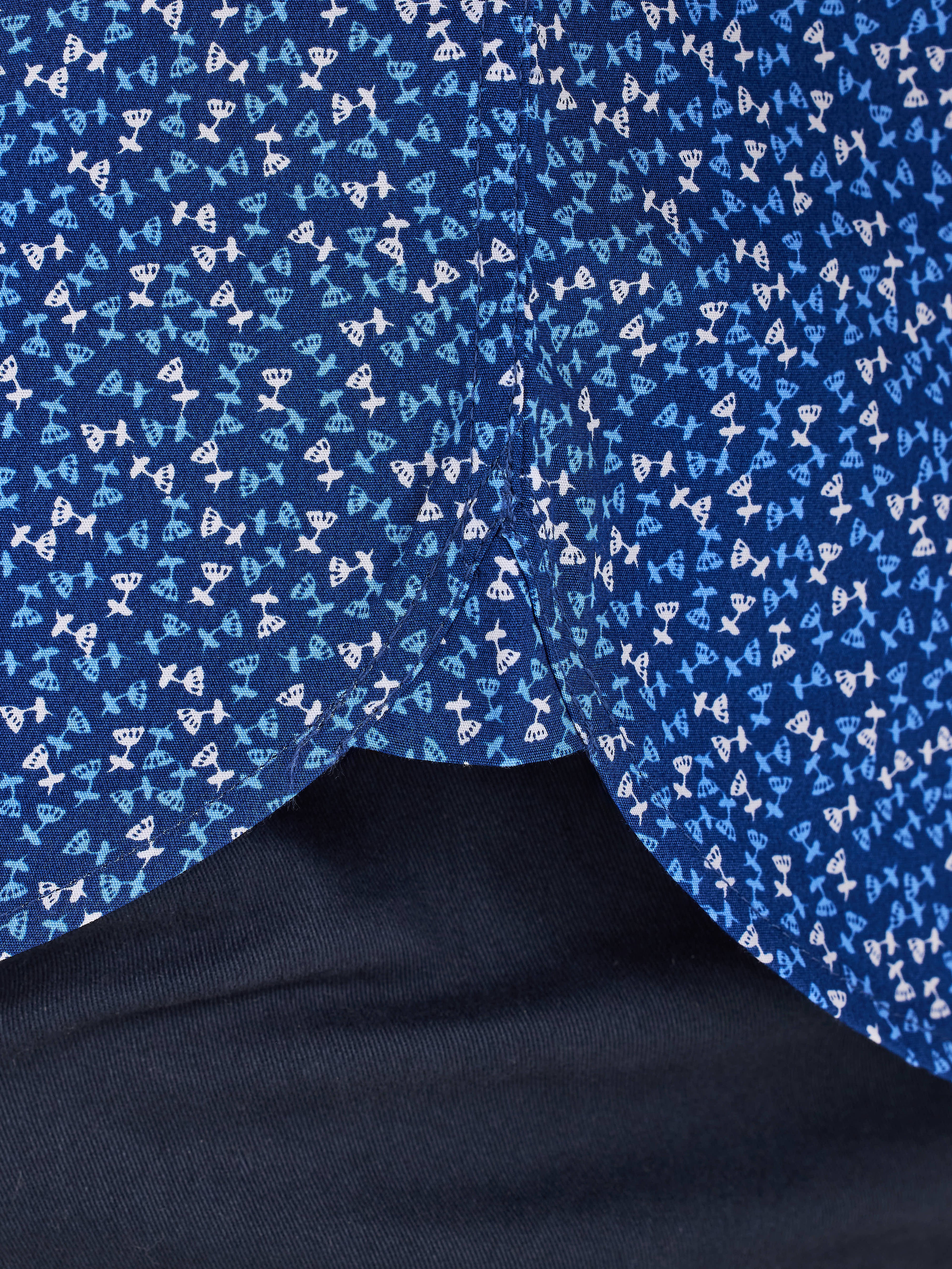 Man wearing Raging Bull Flower Bud Cotton Poplin Short Sleeve Shirt in Navy, side seam detail, available in sizes S-6XL.